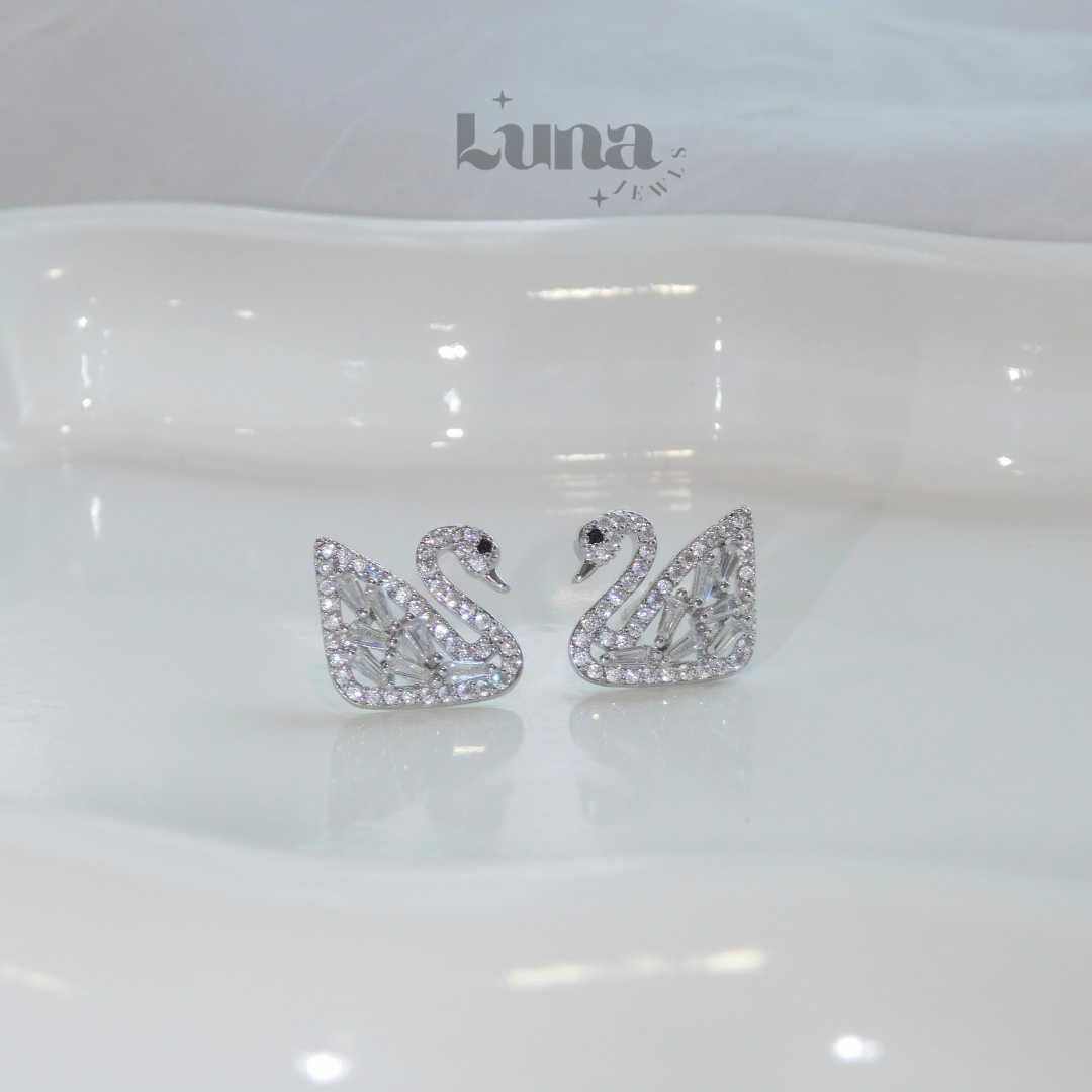 Cisne Stud Earrings